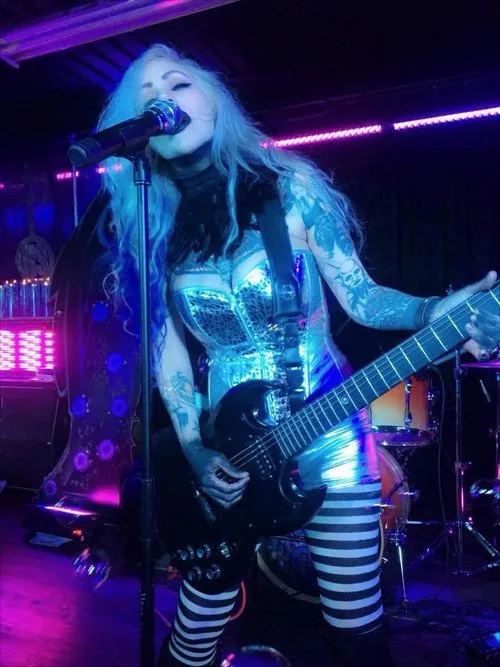 Hail Sagan. Hail Sagan Vocalist Sagan Amery, Hail Sagan Guitarist Sagan Amery, Hail Sagan Live, Metal music, Rock music, Female Fronted Metal, Female guitarist, female guitar player, girl guitarist, girl in a band